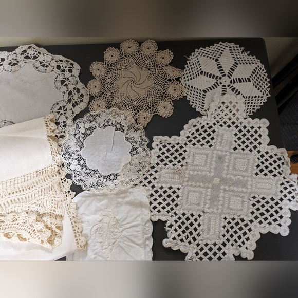 Assorted Vintage Linens - Picture 7 of 8